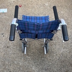 【中古品】折りたたみ車椅子　の画像