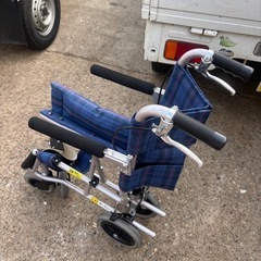 【中古品】折りたたみ車椅子　の画像