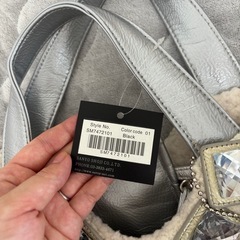 【新品未使用タグ付き】SAVOY 花柄ビジューもこもこハンドバッグ ポーチ付きの画像