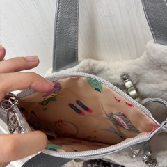 【新品未使用タグ付き】SAVOY 花柄ビジューもこもこハンドバッグ ポーチ付きの画像