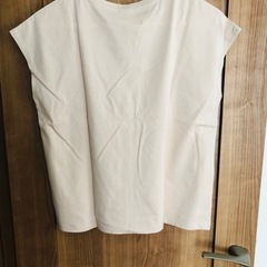 GU ノースリーブTシャツ L ベージュの画像