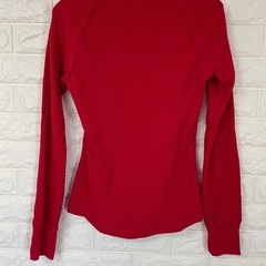 Guess 赤 スパンコール付き長袖Tシャツ Sサイズ 未使用タグ付の画像