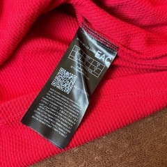 Guess 赤 スパンコール付き長袖Tシャツ Sサイズ 未使用タグ付の画像