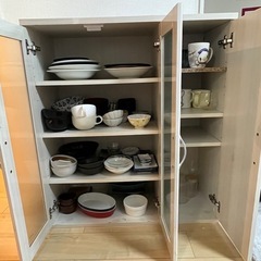 食器棚　収納棚の画像
