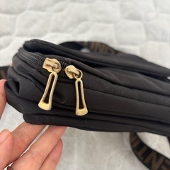 VALENTINO ROSSA ブラック ショルダーバッグの画像