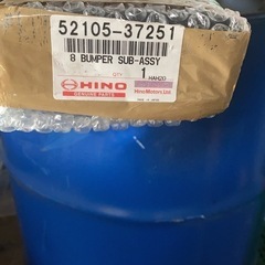 日野純正リヤバンパーの画像