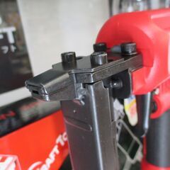 ★自社ブランド★ HCT HC-AT422JR 常圧エアタッカ 肩幅4mm レッド 新品 【ハンズクラフト宜野湾店】の画像