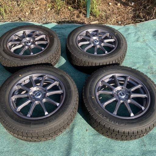 美品　冬タイヤ　アルミホイル付　225/60R17 GoodYear 2023年式