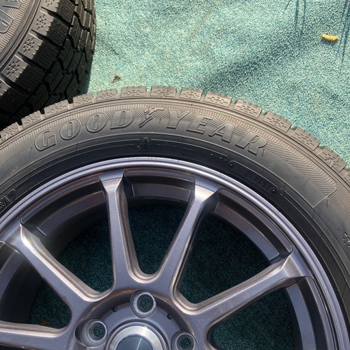 美品　冬タイヤ　アルミホイル付　225/60R17 GoodYear 2023年式