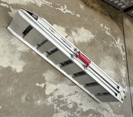 ラダーレール（オートバイ）