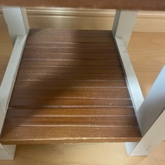 引き出し付きサイドテーブルの画像