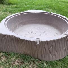 砂場の入れ物（プーさんの切り株）