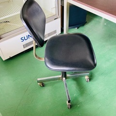 内田洋行　オフィスチェア　デスクチェア　黒の画像
