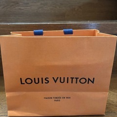 LOUIS VUITTON空箱と紙袋の画像