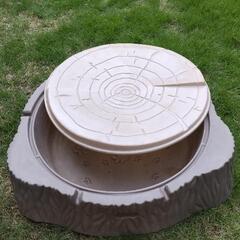 砂場の入れ物（プーさんの切り株）の画像