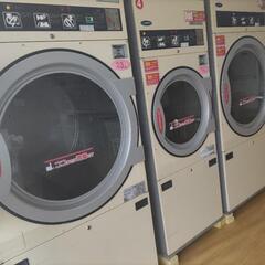 コインランドリー乾燥機4台の画像