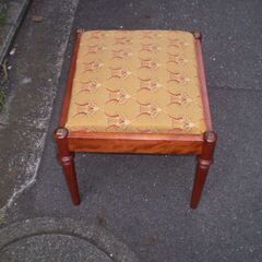 メーカー不明　木製椅子　縦43㎝横48.5cm高さ40cmの画像
