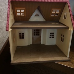 シルバニアファミリーお家と人形の画像