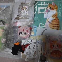 猫のぬいぐるみや雑貨などのセットの画像
