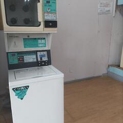 コインランドリースニーカー洗濯と乾燥機の画像