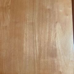 小さめの勉強机の画像