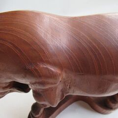 牛の置物・木彫・工芸・美術品の画像