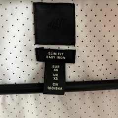 H&M スリムフィット ドット柄シャツ XSの画像