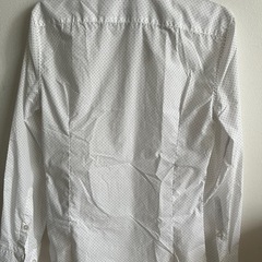 H&M スリムフィット ドット柄シャツ XSの画像