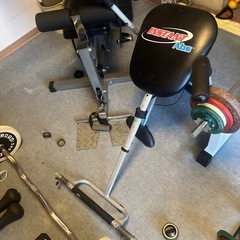 腹筋する機械とメディシンボール3キロセットの画像