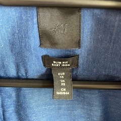 H&M スリムフィット イージーアイロンシャツ XSの画像