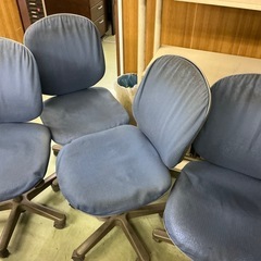 椅子4つ