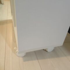 キャスター付き収納棚の画像
