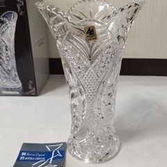 【未使用】クリスタルガラス製花瓶　高さ25cmの画像