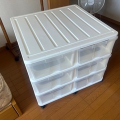 収納棚ケースの画像
