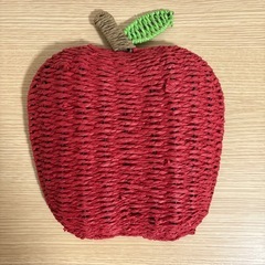 りんごのカゴの画像
