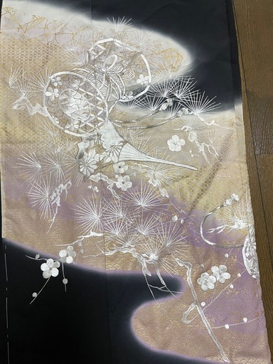 黒留袖　花柄刺繍　着物