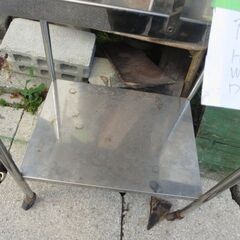 ステンの作業台か調理台別館に置いてますの画像