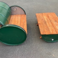 ドラム缶椅子テーブルセットの画像