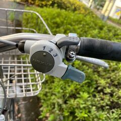 自転車　No.386　シルバー　26インチ　内装3段切替　オートライト　※前輪振れあり　【リサイクルショップどりーむ天保山】の画像