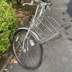 自転車　No.386　シルバー　26インチ　内装3段切替　オートライト　※前輪振れあり　【リサイクルショップどりーむ天保山】の画像