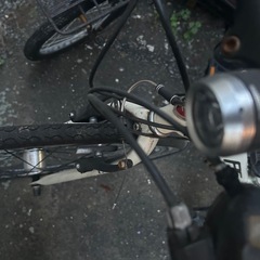 白色の自転車の画像