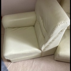 ソファー2人掛け…１つずつ離れるので便利です！の画像