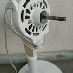 山善　リビング扇　扇風機　ALT-AG303　ジャンク　動作品本体のみ　羽根、カバー無し 8月までの画像