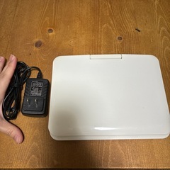 ポータプルDVDプレーヤー（充電器付き）の画像
