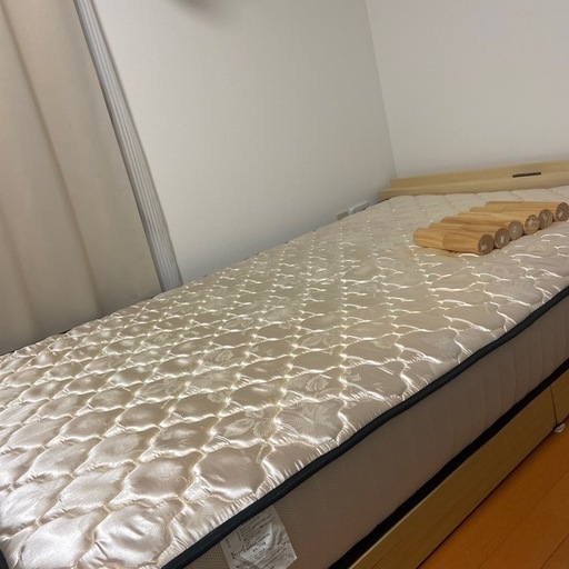 セミダブルベッド(マトレス付き)
