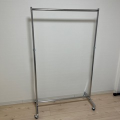ハンガーラックの画像