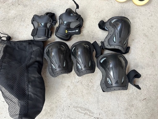 インラインスケートROLLERBLADE MAXXUM 90 25cm