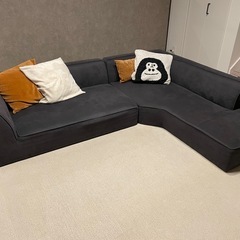 ダークグレー　カウチソファの画像