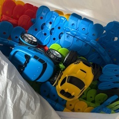 Costcoで購入、高速で走る車のおもちゃの画像