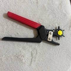 美品　ベルトの穴あけ用ニッパー／ペンチの画像